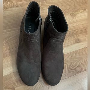 grey women’s booties